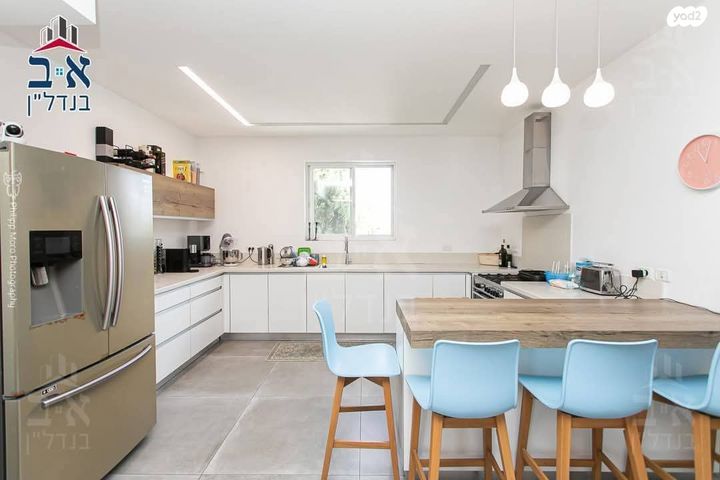 דירה, כיכר הרקפות, כרמל מערבי, חיפה