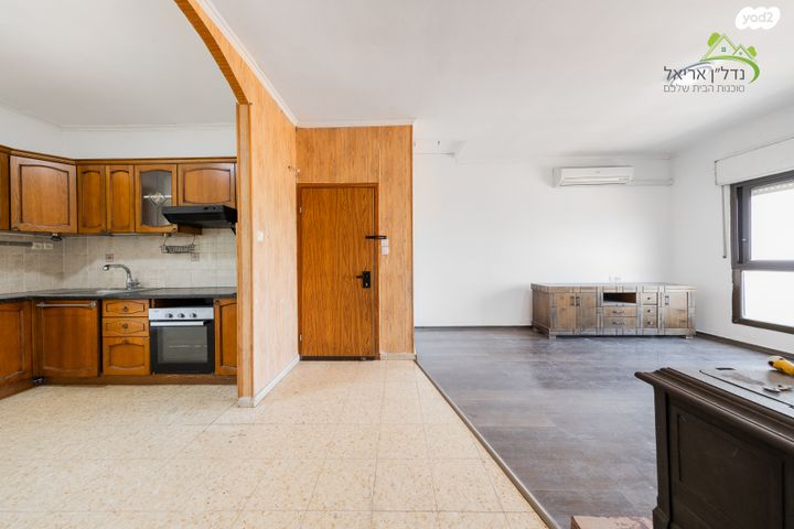 דירה, דרך הציונות 19, אריאל