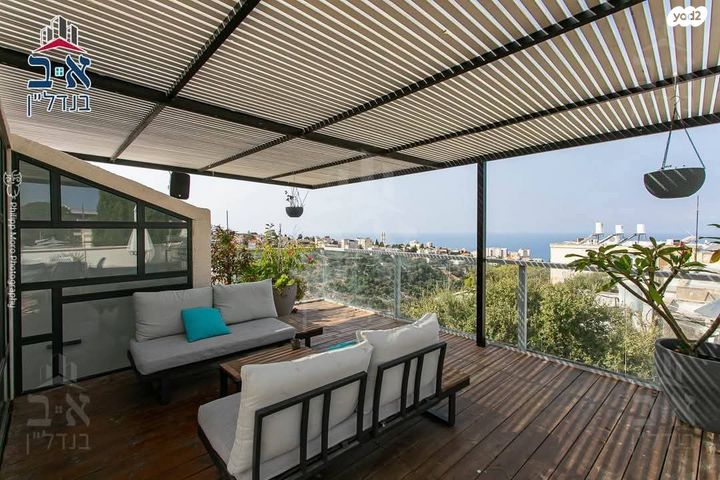 דירה, כיכר הרקפות, כרמל מערבי, חיפה