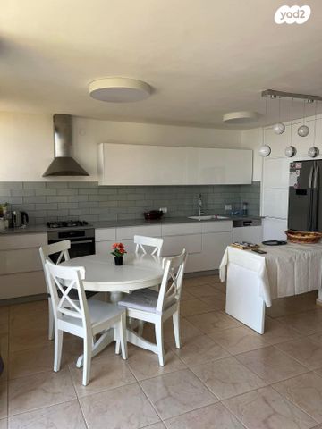 גג/ פנטהאוז, ליאון בלום 2, רמת הדר, חיפה