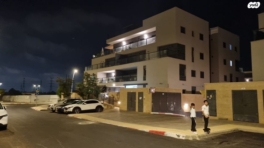 דירה, דרך הרעות, פרדסיה, פרדסיה