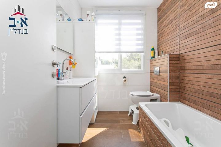 דירה, כיכר הרקפות, כרמל מערבי, חיפה