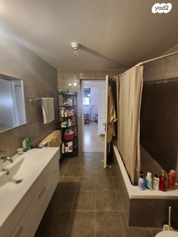 דירת גן, עגור, סנסן, צור הדסה