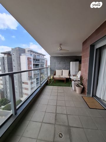 דירה, אהבת אדם, שרונה, כפר יונה