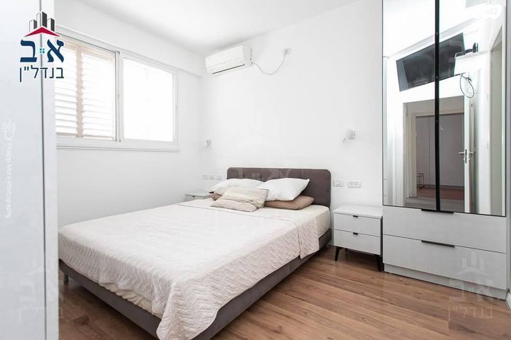 דירה, כיכר הרקפות, כרמל מערבי, חיפה