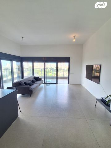 דירה, עלומים, אזור הבילויים, רמת גן