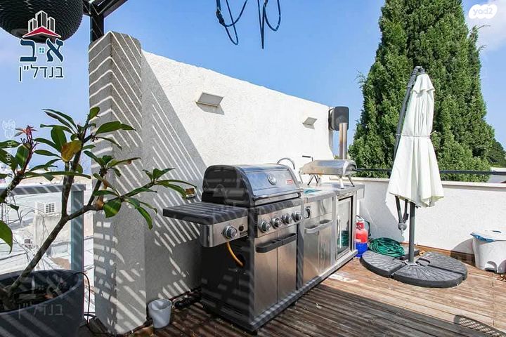 דירה, כיכר הרקפות, כרמל מערבי, חיפה