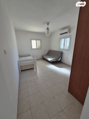 בית פרטי/ קוטג', חומה ומגדל, שכונה ג', באר שבע