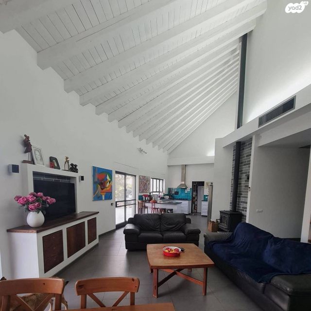 דו משפחתי, יד חנה