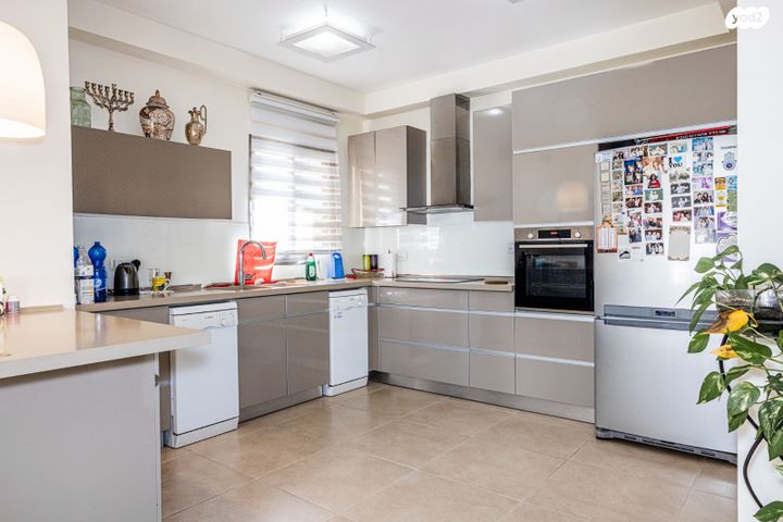 דירה, אהוד מנור, עיר ימים, נתניה