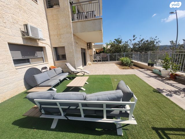 דירת גן, עגור, סנסן, צור הדסה