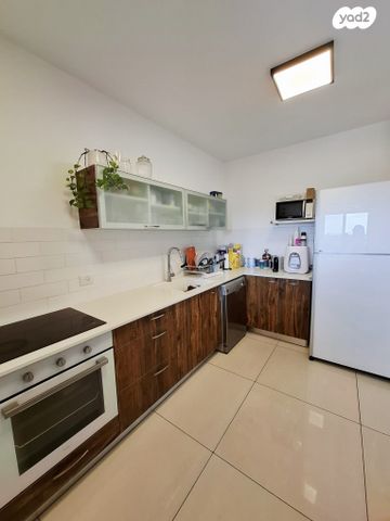 דירה, אהבת אדם, שרונה, כפר יונה