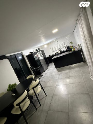 דו משפחתי, משעול השושן, קרית גת