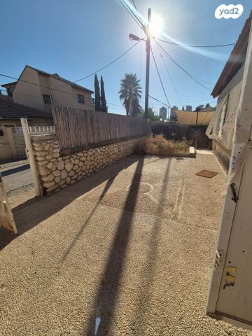 בית פרטי/ קוטג', חומה ומגדל, שכונה ג', באר שבע