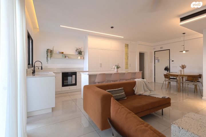 שולמית אלוני 