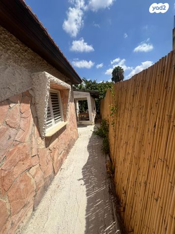 דו משפחתי, נחמיה, בית ונוף, כפר סבא