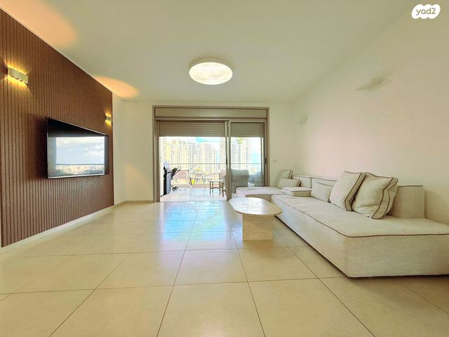 דירה, ישראל גלילי, קרית אילון, חולון