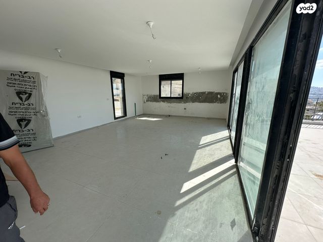 גג/ פנטהאוז, גפן, מעוז ציון א', מבשרת ציון