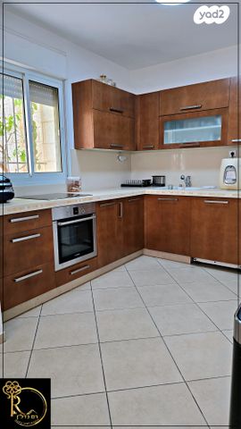 דירת גן, הרכס, נופי סלע, מעלה אדומים