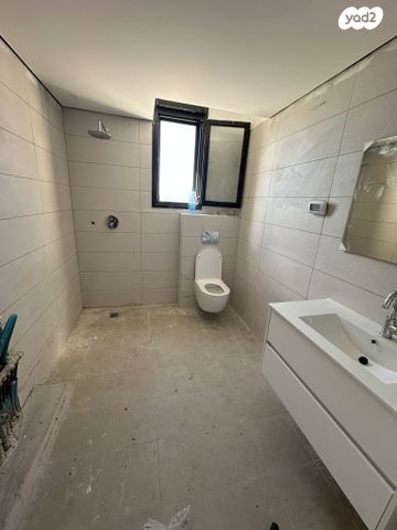 גג/ פנטהאוז, גפן, מעוז ציון א', מבשרת ציון