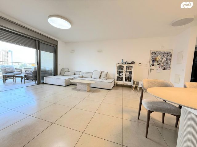 דירה, ישראל גלילי, קרית אילון, חולון