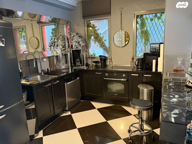 דירת גן, הצדף, עג'מי, גבעת העליה, תל אביב יפו