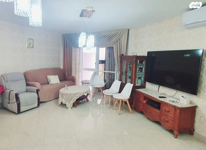 דירה, יצחק בן צבי, נווה גנים, קרית מוצקין