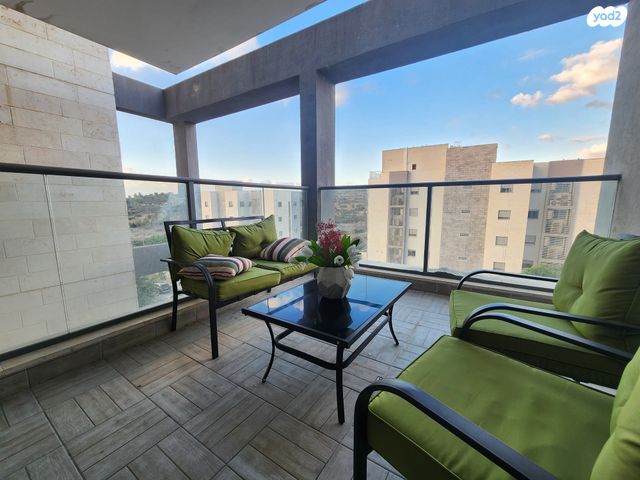 דירה, אבני חן, חריש