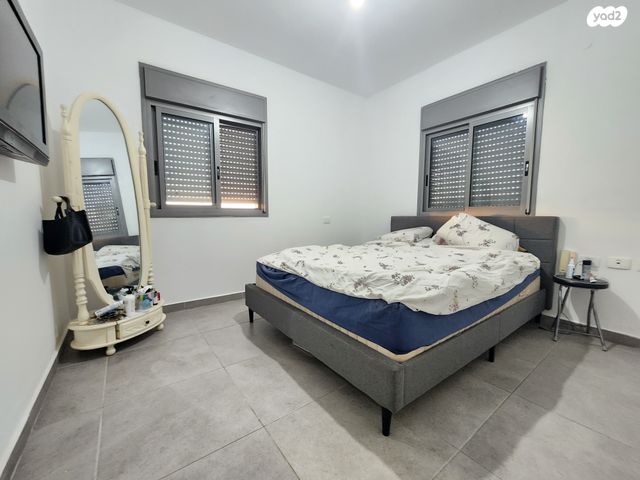 דירה, אבני חן, חריש