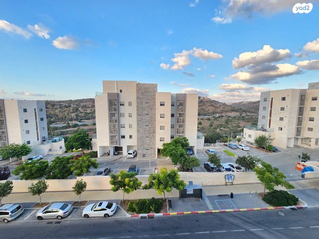 דירה, אבני חן, חריש