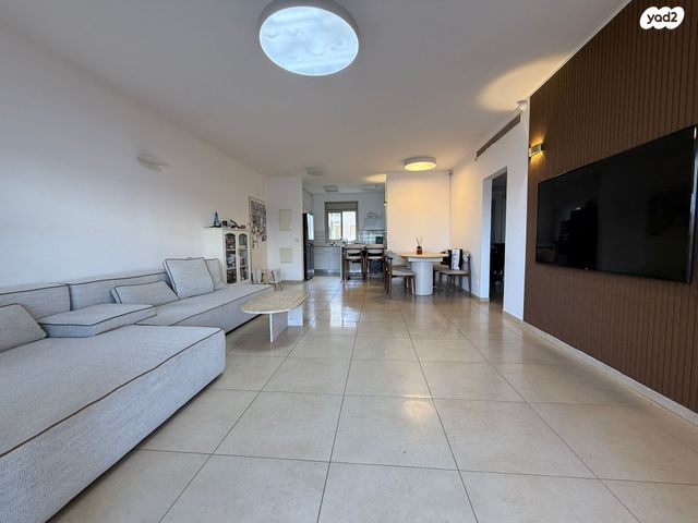 דירה, ישראל גלילי, קרית אילון, חולון