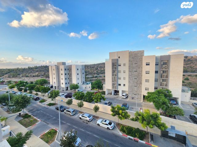 דירה, אבני חן, חריש