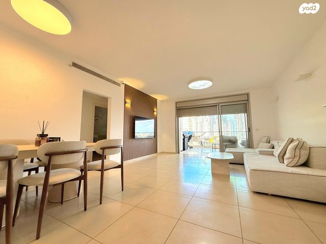 דירה, ישראל גלילי, קרית אילון, חולון