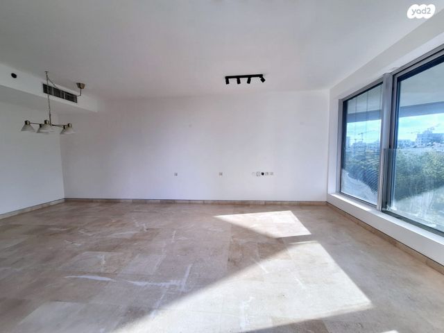 דירה, ניסים אלוני, צמרות איילון, פארק צמרת, תל אביב יפו