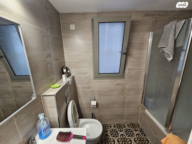 דירה, רב אלוף דן שומרון 15, קרית קריניצי, רמת גן