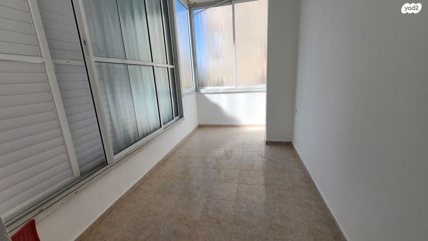 דירה, הרב הרצוג 4, לב העיר, בת ים