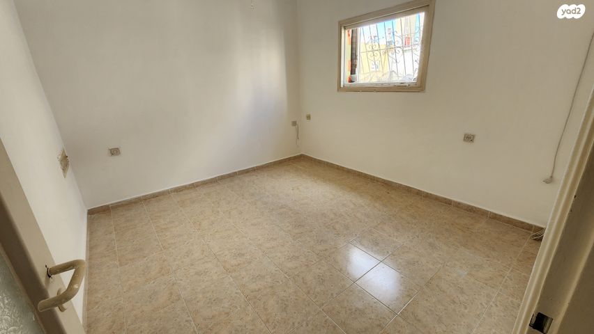 דירה, הרב הרצוג 4, לב העיר, בת ים