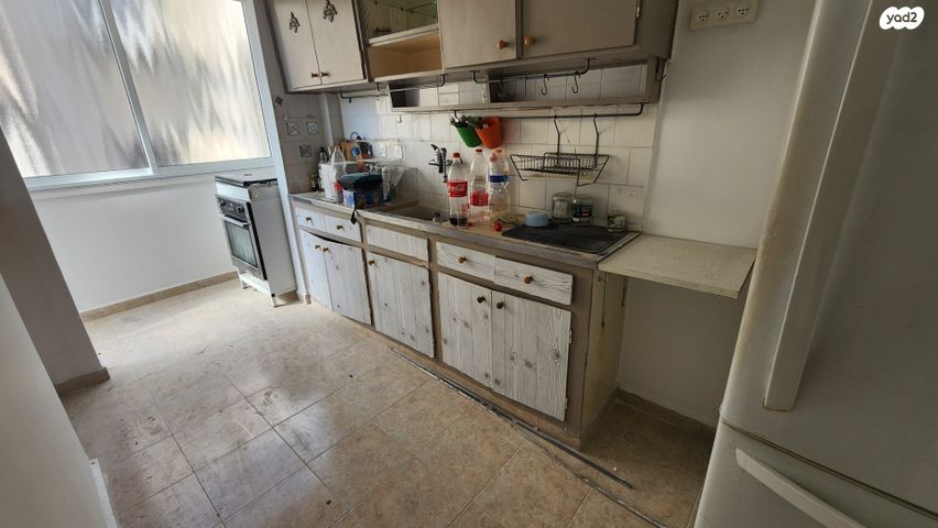 דירה, הרב הרצוג 4, לב העיר, בת ים