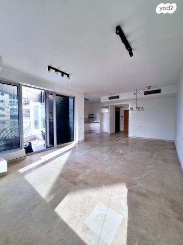 דירה, ניסים אלוני, צמרות איילון, פארק צמרת, תל אביב יפו