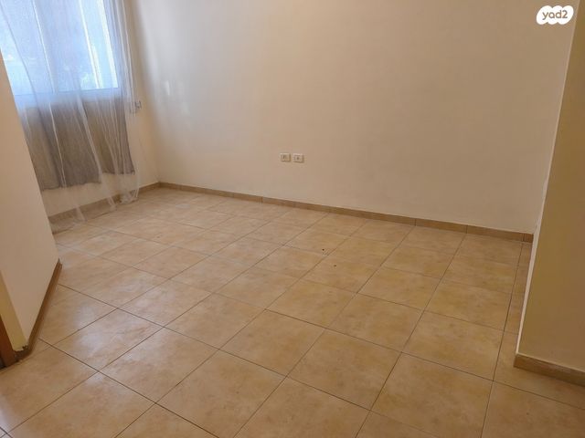 דירה, דב הוז, כפר סבא