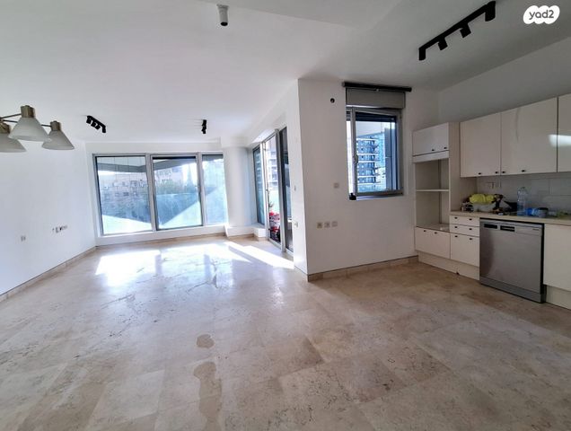 דירה, ניסים אלוני, צמרות איילון, פארק צמרת, תל אביב יפו