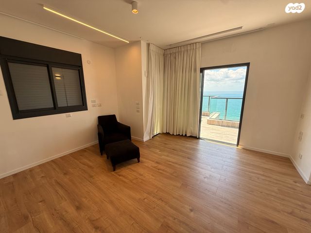 גג/ פנטהאוז, ירושלים 3, רוטשילד עצמאות, בת ים