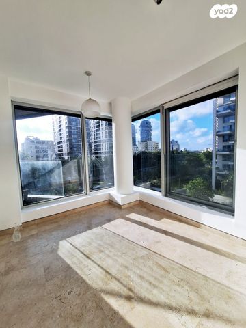 דירה, ניסים אלוני, צמרות איילון, פארק צמרת, תל אביב יפו