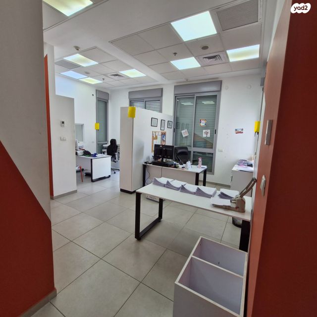 משרדים, יהושע בן גמלא 22, הוד השרון