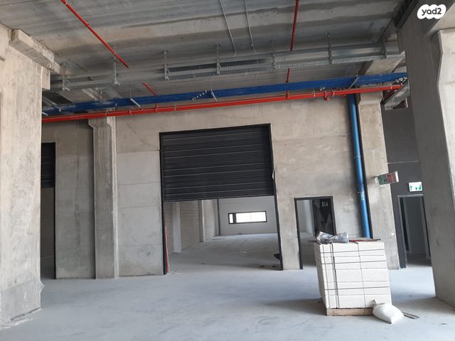 מחסנים, פתח תקווה