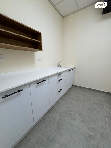 משרדים, מרדכי קוסטליץ, בית"ר, יד שמואל, חדרה