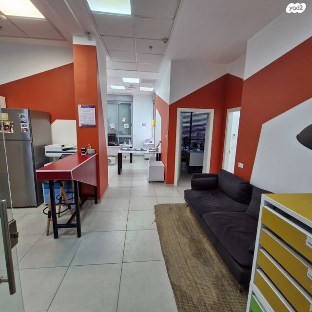 משרדים, יהושע בן גמלא 22, הוד השרון