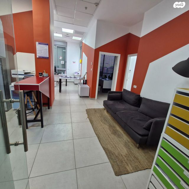 משרדים, יהושע בן גמלא 22, הוד השרון