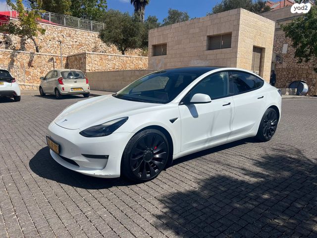 מודעת רכב טסלה מודל 3