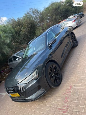 מודעת רכב אאודי E-tron